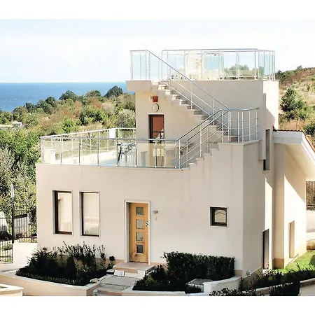 Casa vacanze Four-bedroom Holiday In Byala